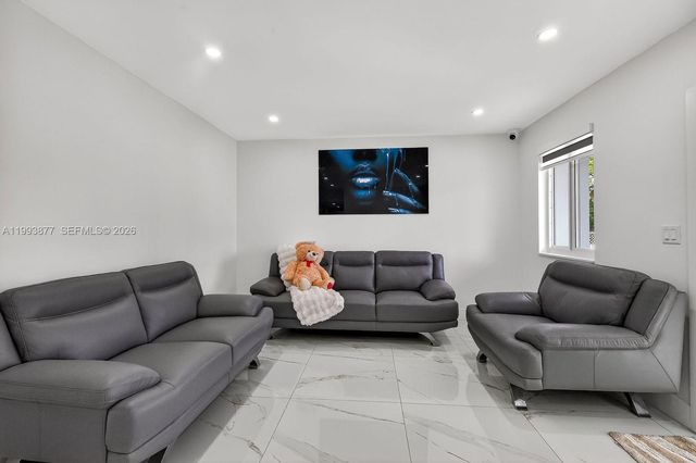 330 NW 195th Ter, Miami Gardens, FL 33169