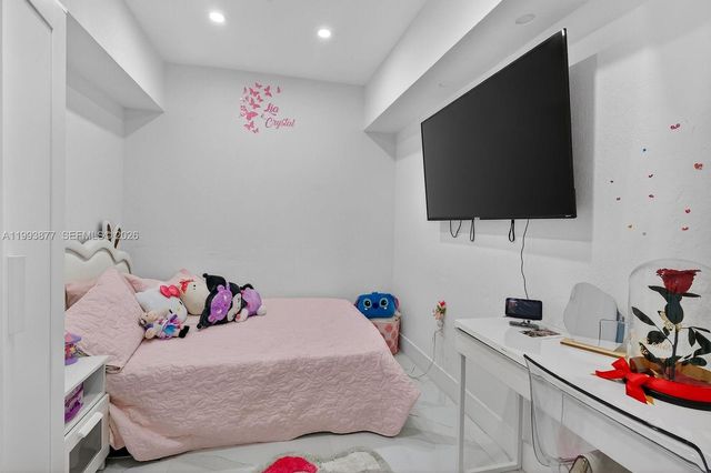 330 NW 195th Ter, Miami Gardens, FL 33169