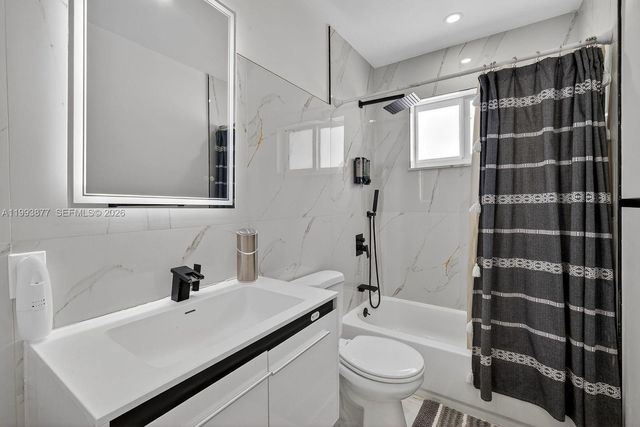 330 NW 195th Ter, Miami Gardens, FL 33169