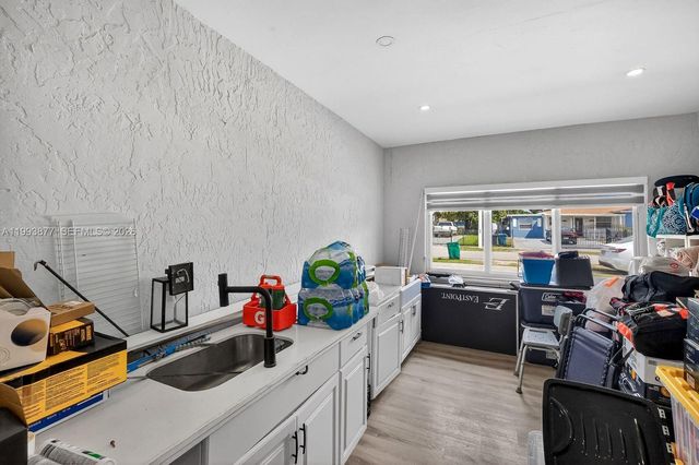 330 NW 195th Ter, Miami Gardens, FL 33169