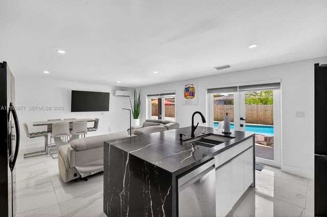 330 NW 195th Ter, Miami Gardens, FL 33169