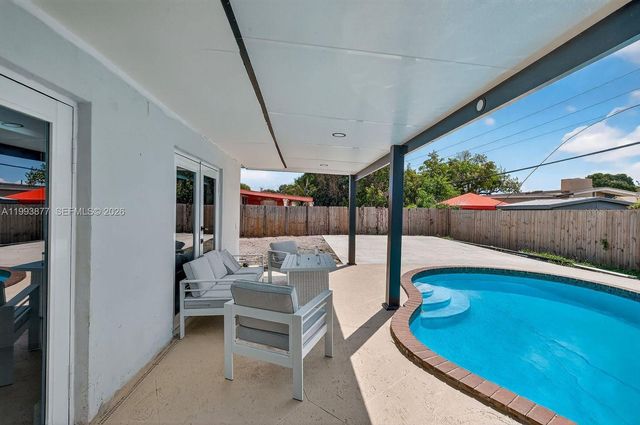 330 NW 195th Ter, Miami Gardens, FL 33169