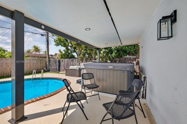 330 NW 195th Ter, Miami Gardens, FL 33169