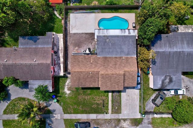 330 NW 195th Ter, Miami Gardens, FL 33169