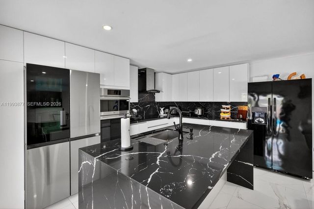 330 NW 195th Ter, Miami Gardens, FL 33169