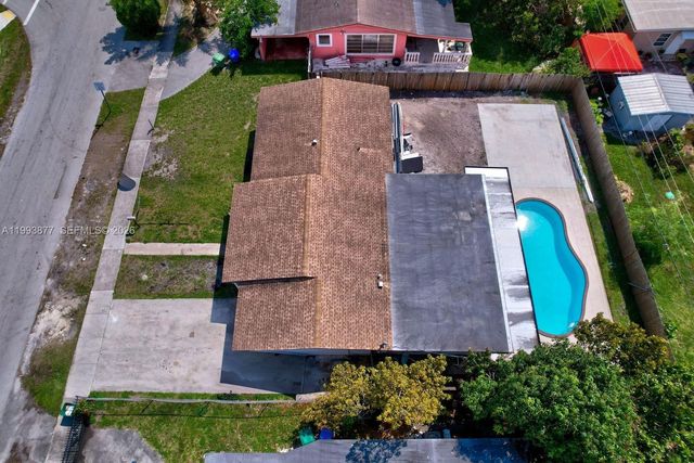 330 NW 195th Ter, Miami Gardens, FL 33169