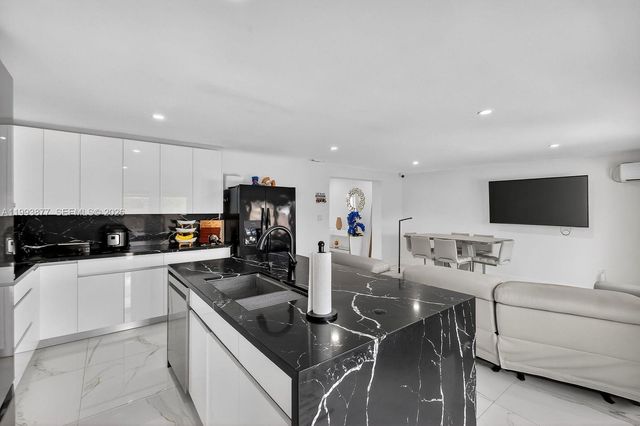 330 NW 195th Ter, Miami Gardens, FL 33169