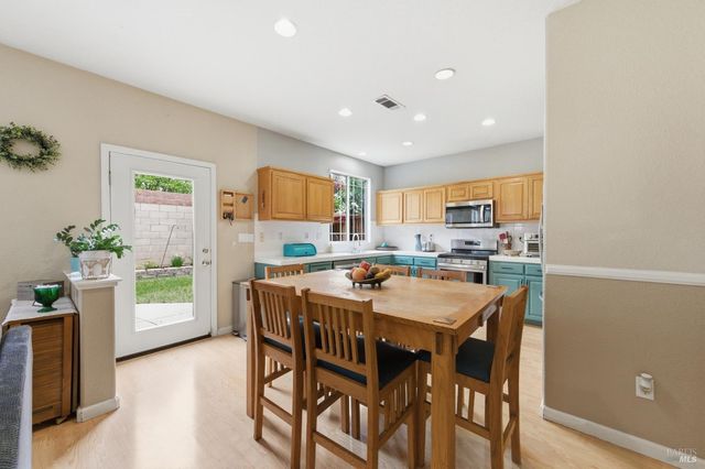 110 Chimney Rock Dr, Vacaville, CA 95687