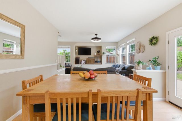 110 Chimney Rock Dr, Vacaville, CA 95687