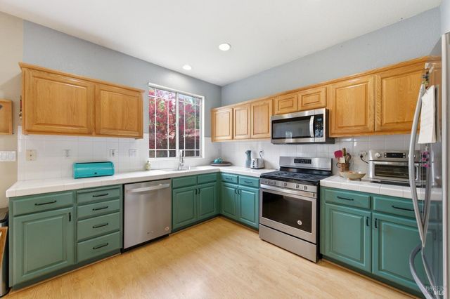 110 Chimney Rock Dr, Vacaville, CA 95687