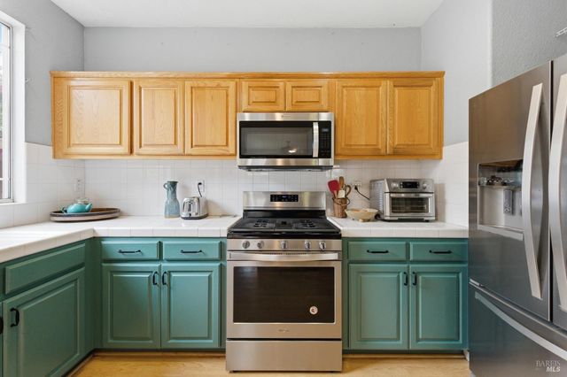 110 Chimney Rock Dr, Vacaville, CA 95687