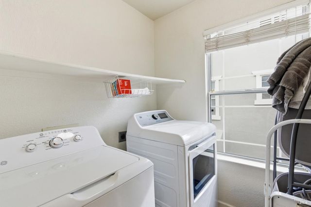 110 Chimney Rock Dr, Vacaville, CA 95687