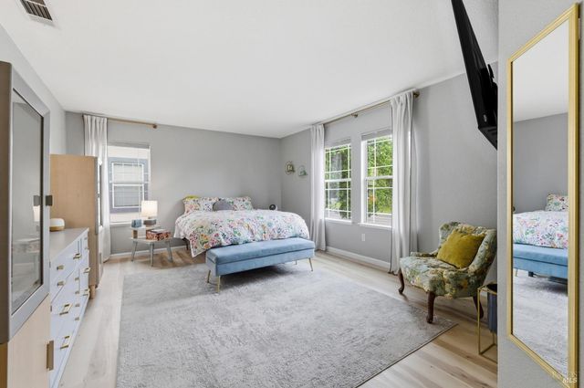 110 Chimney Rock Dr, Vacaville, CA 95687