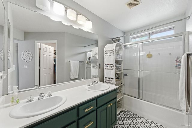 110 Chimney Rock Dr, Vacaville, CA 95687