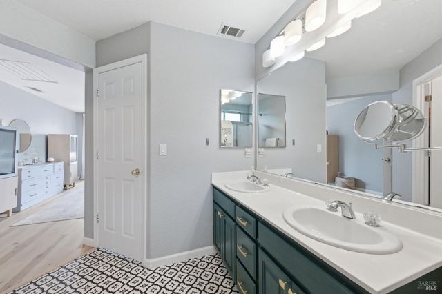 110 Chimney Rock Dr, Vacaville, CA 95687