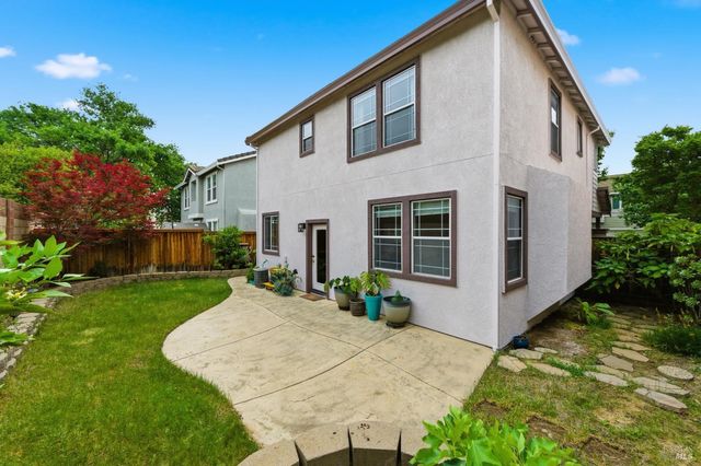 110 Chimney Rock Dr, Vacaville, CA 95687