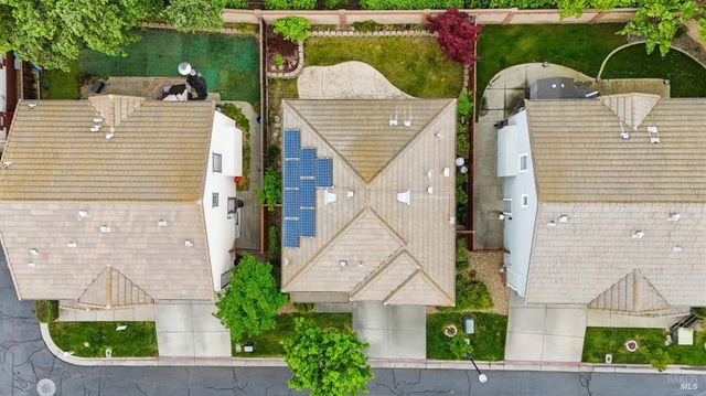 110 Chimney Rock Dr, Vacaville, CA 95687