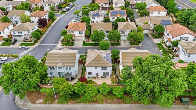 110 Chimney Rock Dr, Vacaville, CA 95687