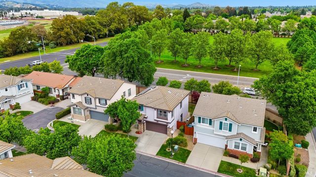 110 Chimney Rock Dr, Vacaville, CA 95687