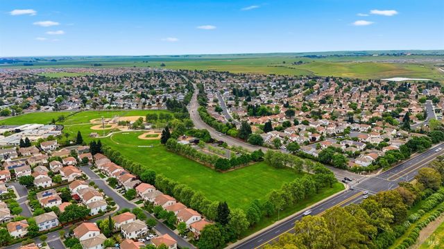 110 Chimney Rock Dr, Vacaville, CA 95687