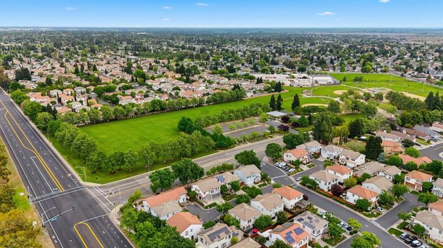 110 Chimney Rock Dr, Vacaville, CA 95687