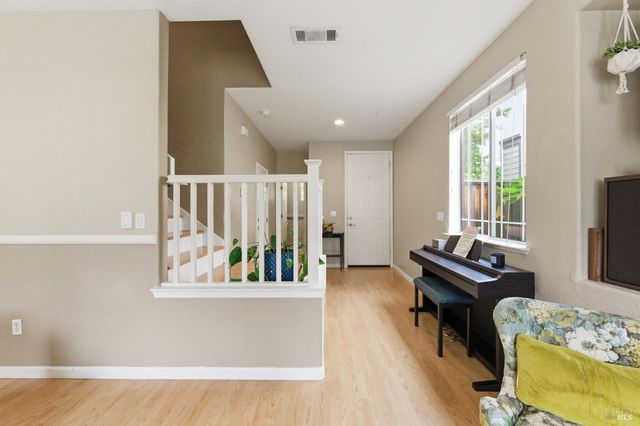 110 Chimney Rock Dr, Vacaville, CA 95687