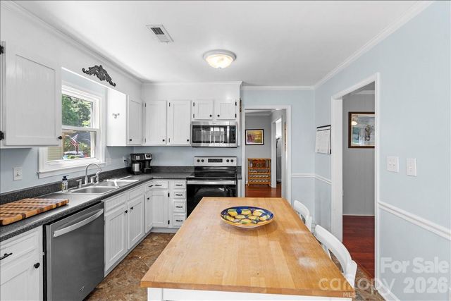 9614 Lone Oak Court, Charlotte, NC 28270