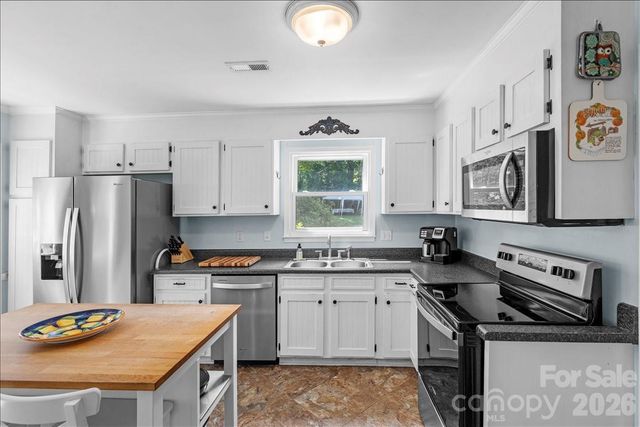 9614 Lone Oak Court, Charlotte, NC 28270