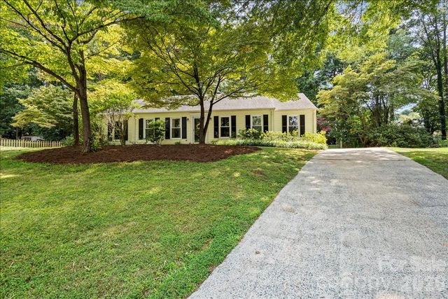 9614 Lone Oak Court, Charlotte, NC 28270