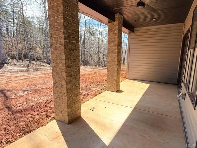 2 Acorn Drive, Appomattox, VA 24522