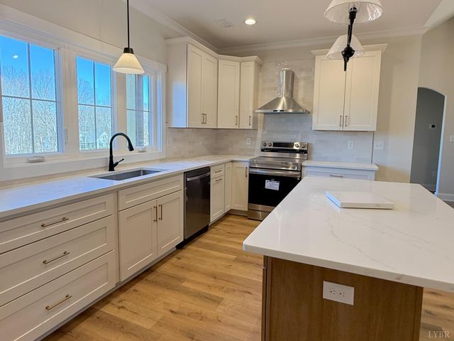 2 Acorn Drive, Appomattox, VA 24522