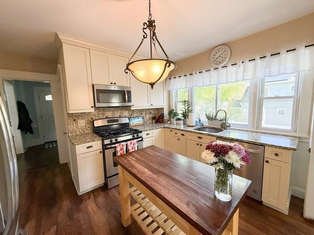 12 Lamar Ave, Worcester, MA 01604
