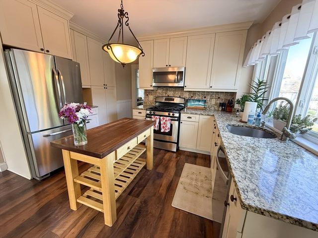 12 Lamar Ave, Worcester, MA 01604