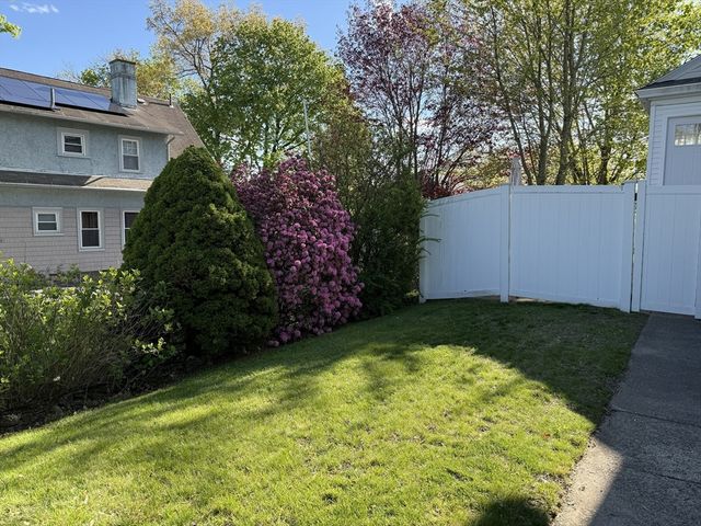 12 Lamar Ave, Worcester, MA 01604