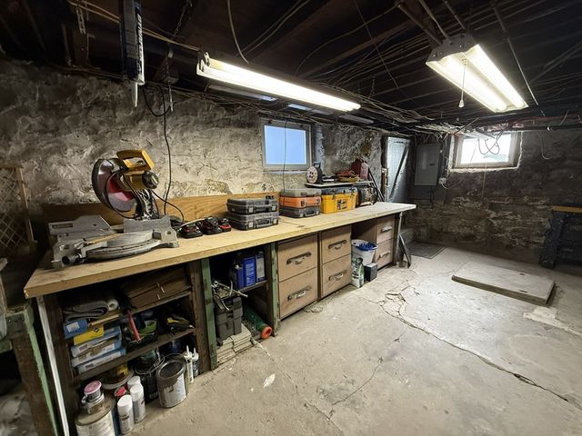 12 Lamar Ave, Worcester, MA 01604