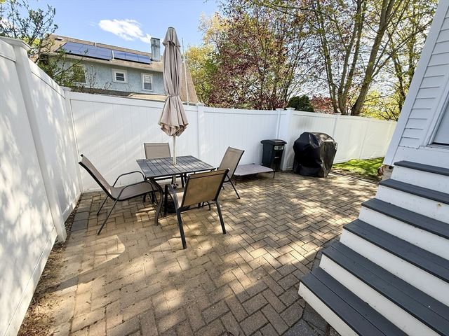 12 Lamar Ave, Worcester, MA 01604