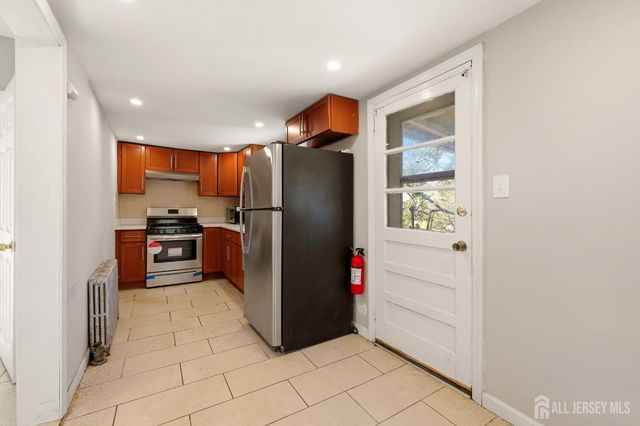 208 S 8th Avenue S, Highland Park, NJ 08904