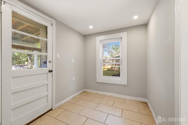 208 S 8th Avenue S, Highland Park, NJ 08904