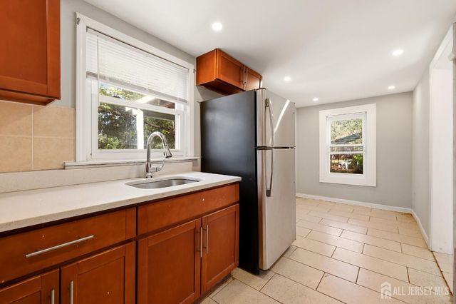 208 S 8th Avenue S, Highland Park, NJ 08904