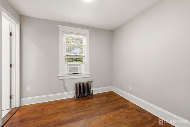 208 S 8th Avenue S, Highland Park, NJ 08904