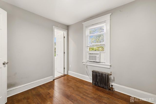 208 S 8th Avenue S, Highland Park, NJ 08904