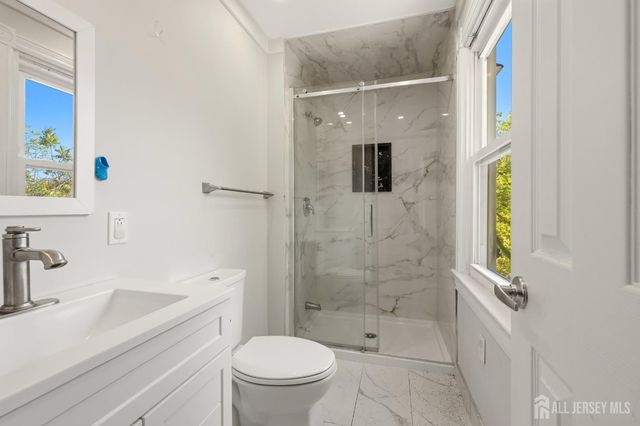 208 S 8th Avenue S, Highland Park, NJ 08904