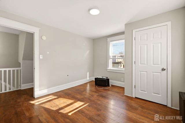 208 S 8th Avenue S, Highland Park, NJ 08904