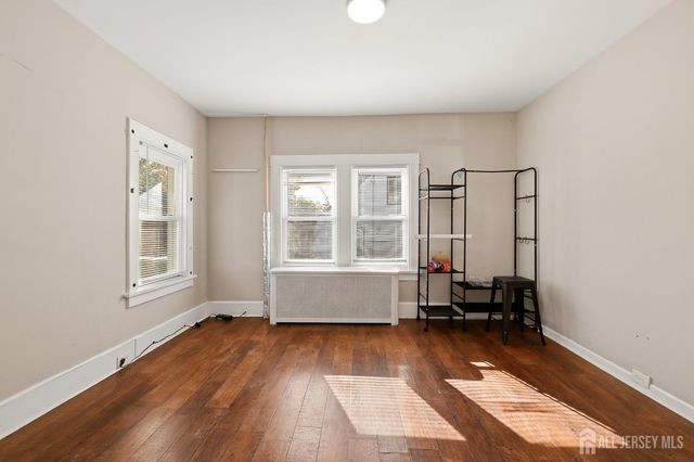 208 S 8th Avenue S, Highland Park, NJ 08904