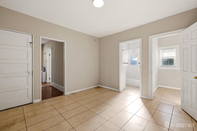 208 S 8th Avenue S, Highland Park, NJ 08904