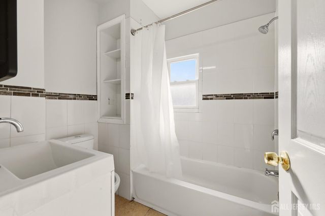 208 S 8th Avenue S, Highland Park, NJ 08904