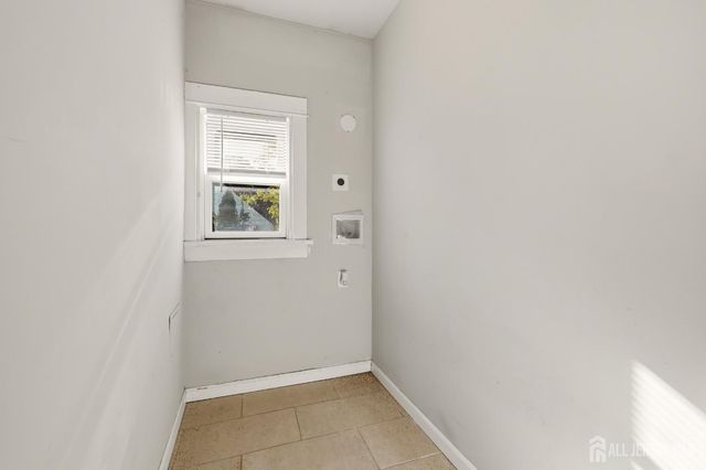 208 S 8th Avenue S, Highland Park, NJ 08904