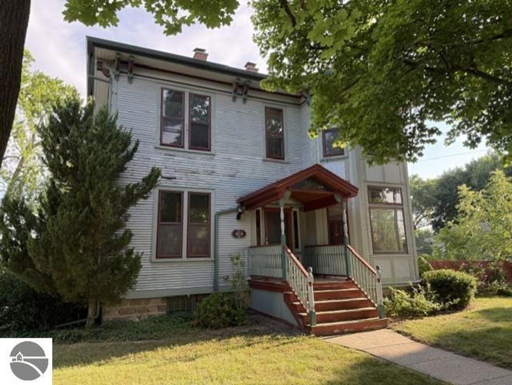Image 1 of property listing at 424 Center Street, Alma, MI 48801