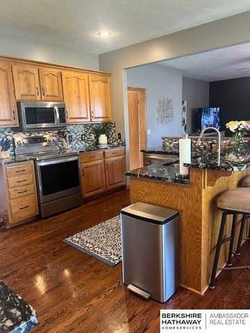 9022 Bayberry Circle, La Vista, NE 68128