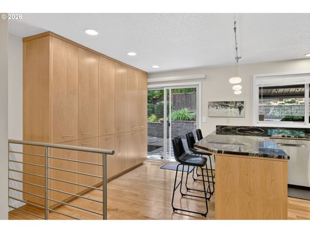 3165 Sw RALEIGHVIEW Dr, Portland, OR 97225